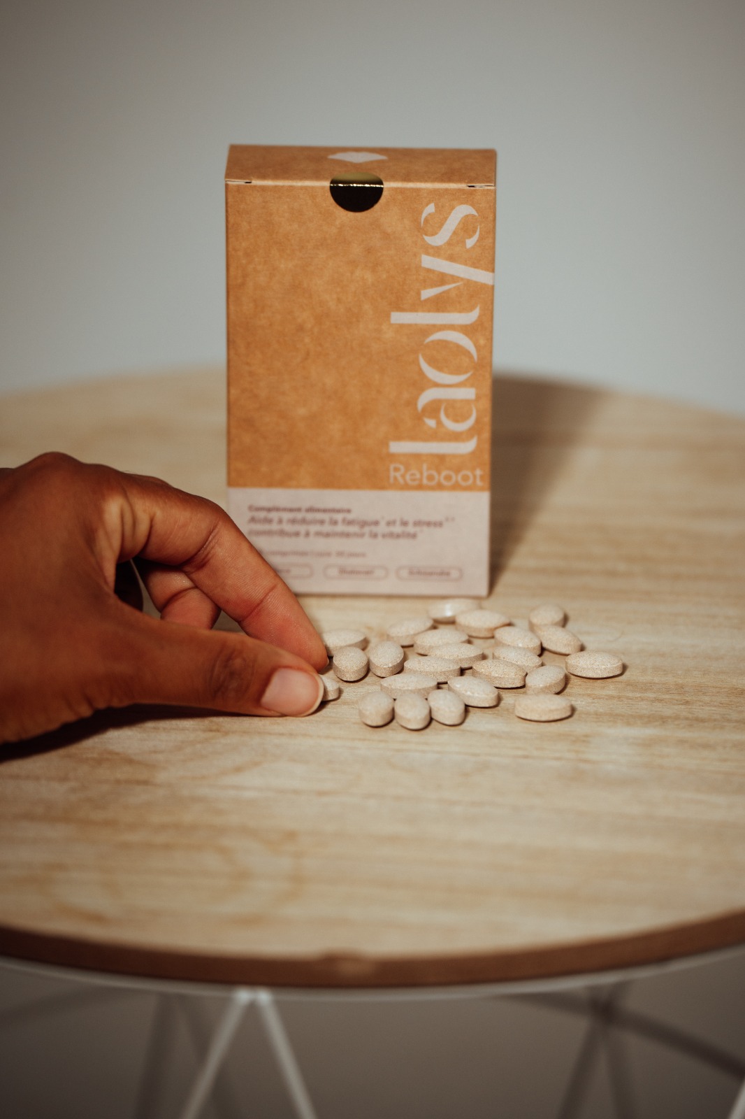 Boîte du complément alimentaire Laolys Reboot et comprimés